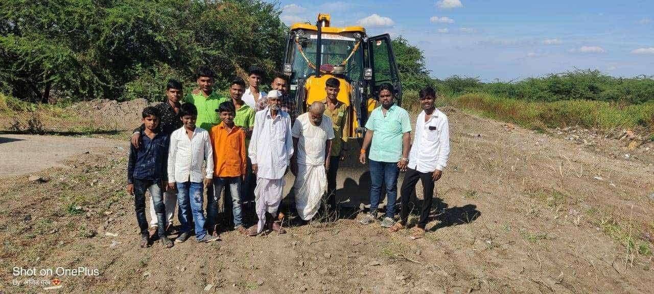 कळंब : हिंदूत्व ग्रुपच्या वतीने स्वखर्चाने हनुमान मंदिर, कसबा पेठ परिसरात JCB च्या साहाय्याने साफसफाई