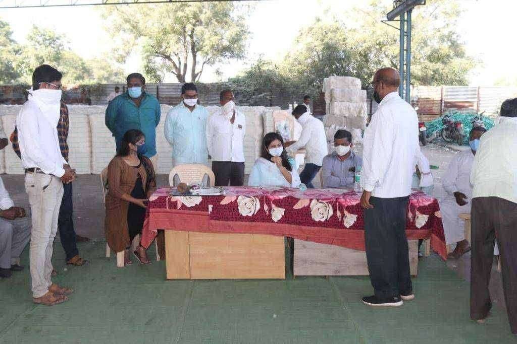 आज बोदवड येथे, केंद्र सरकारने कृषी क्षेत्राला प्रोत्साहन देण्यासाठी सीसीआयमार्फत कापूस खरेदीला सुरुवात.