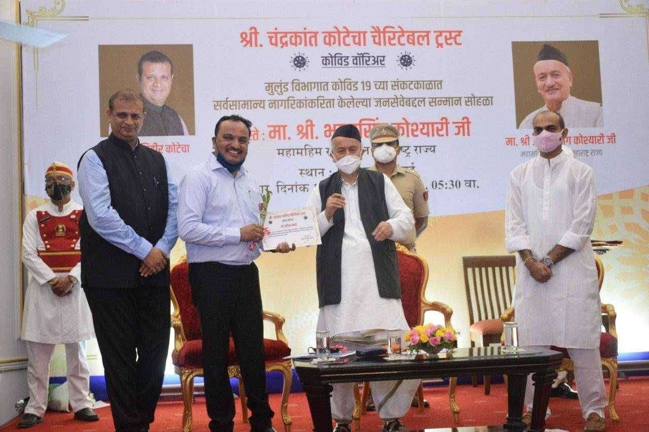 मुंबई महानगरपालिकेचे सहाय्यक अभियंता सचिन नेहरे यांचा महाराष्ट्राचे राज्यपाल भगतसिंग कोशा री चे हस्ते सन्मान..