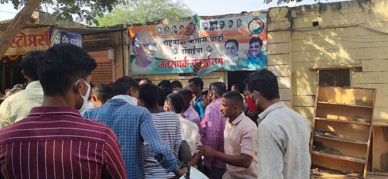 राष्ट्रवादी पक्षाचे अँड.भावसार यांच्या आँफीससह कार्यालयावर तोडफोड अँड.भावसार वाचले,मध्यस्थी पडलेल्या पोलीसही जखमी...