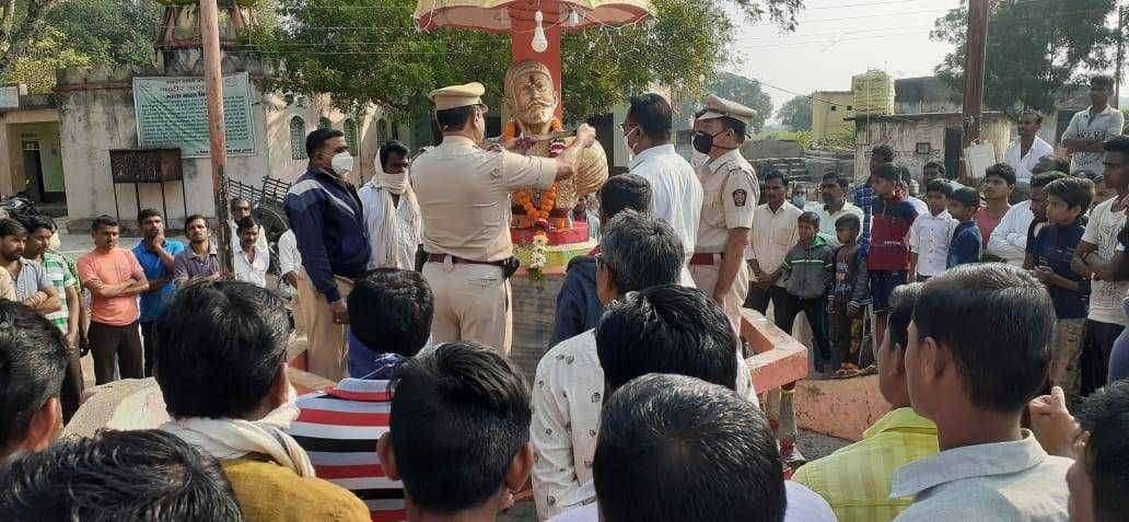 ? छत्रपती शिवरायांच्या पुतळ्याची विटंबनेची अफवा..गावात तणाव.. सामंजस्याने निवळले तणावाचे वातावरण...