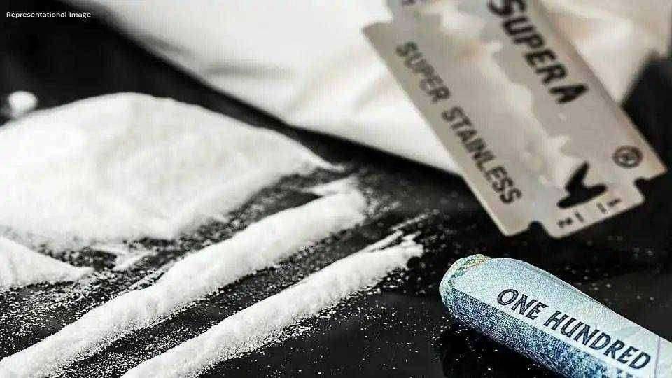 ? Breaking News...मुंबई विमानतळावरून सहा कोटीचे कोकेन जप्त.! एका परदेशी महिलेला अटक