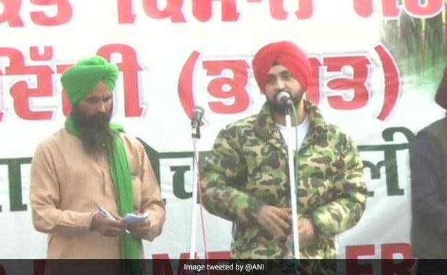 'आमच्या शेतकर्‍यांच्या मागण्या पूर्ण करा': दिलजित दोसांझ यांनी दिल्ली बॉर्डर प्रोटेस्ट साइटला भेट दिली