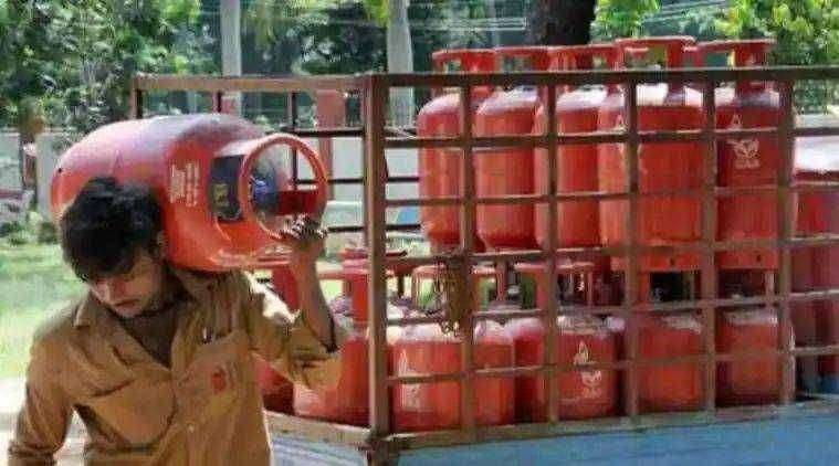 ?️ आताची मोठी बातमी..आजपासून गॅस सिलिंडरच्या दरात मोठा बदल..