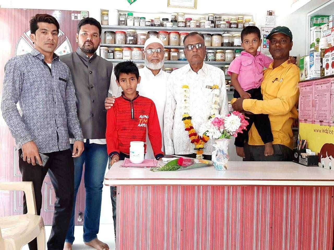 नूरुद्दीन मुल्लाजी यांच्या अमळनेर येथे सत्कार