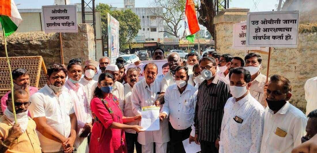 ओबीसी आरक्षण वाचविण्यासाठी नाशिक जिल्यात दिंडोरीत तहसीलदारांकडेदिले निवेदन