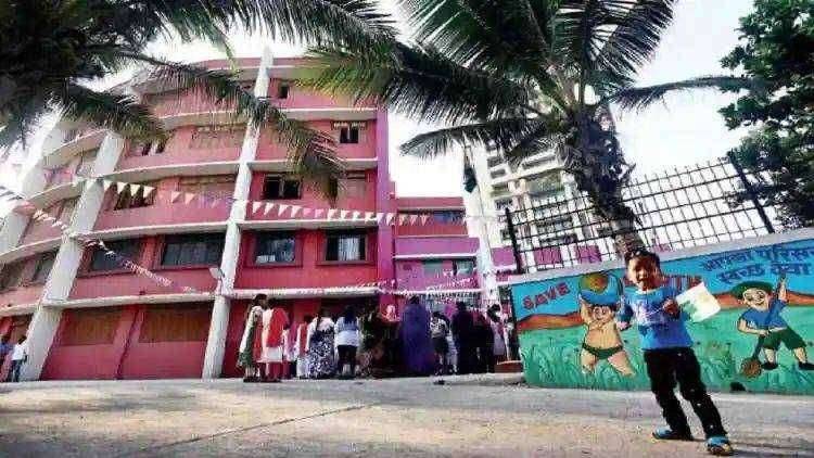 मुंबई पालिका शाळांमध्ये असणार ई ग्रंथालय ,25 शाळांमध्ये प्रकल्प