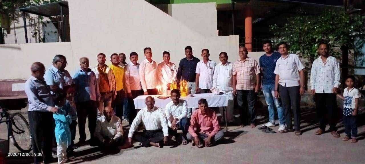 फैजपुर येथे शिवकॉलनीत डॉ बाबासाहेब आंबेडकर यांना अभिवादन