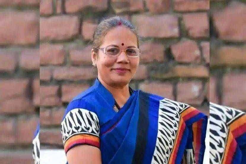 ? वादग्रस्त ! मुली स्वतःहून संबध ठेवतात अन ब्रेकअप नंतर बलात्काराच्या तक्रारी करतात; महिला आयोगाच्या अध्यक्षाच विधान