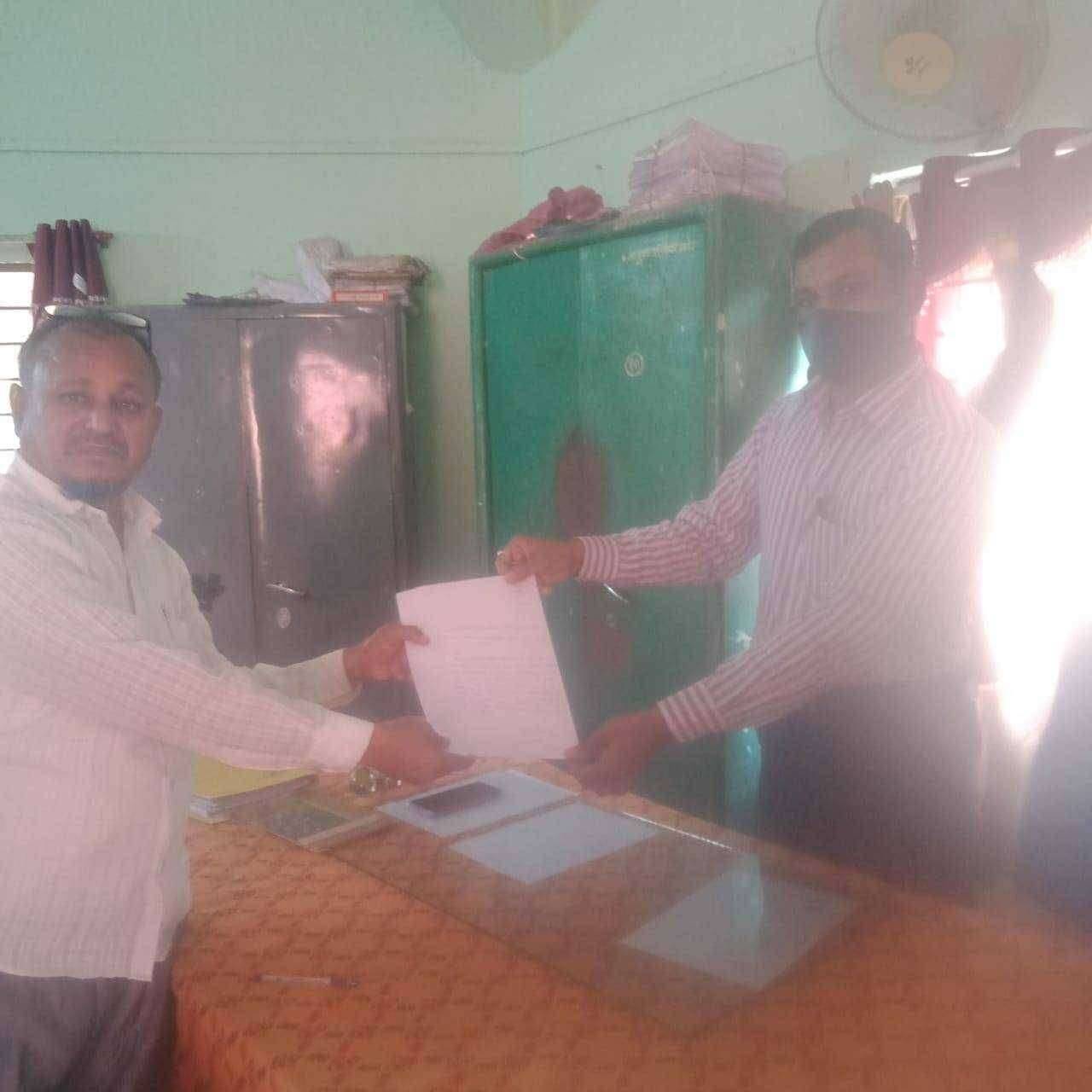 मोठा वाघोदा जि.प.उर्दु शाळेच्या शिक्षकांची शाळेकडे पाठ.५०% उपस्थितीचे शासनादेश असतांनाही शिक्षकाची दांडीग्रामपंचायत सदस्य कालू मिस्तरी यांनी रावेर गटशिक्षणाधिकारी यांना केली तक्रार सखोल चौकशी होऊन कार्यवाही करण्याची मागणी