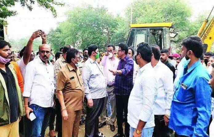 ? शिवसेनेने काजूरमार्ग मेट्रो कारशेडजवळ जागा बाळकवण्याऱ्याचा डाव उधळला! मोफत घराच्या नावाखालीभूमाफियाची सुरू होती दलाली..!