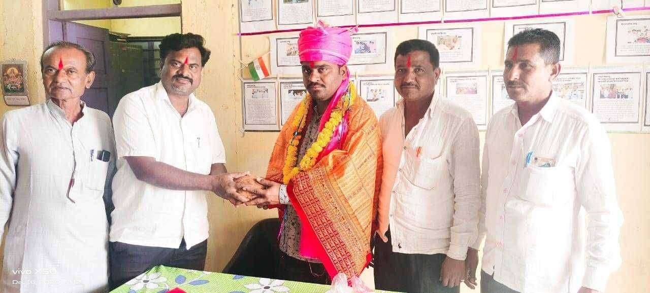 पत्रकार किशोर जाधव यांची औसा कृषी उत्पन्न बाजारसमितीच्या उपसभापती निवड झाल्याबद्दल किल्लारी पत्रकार संघातर्फे सत्कार