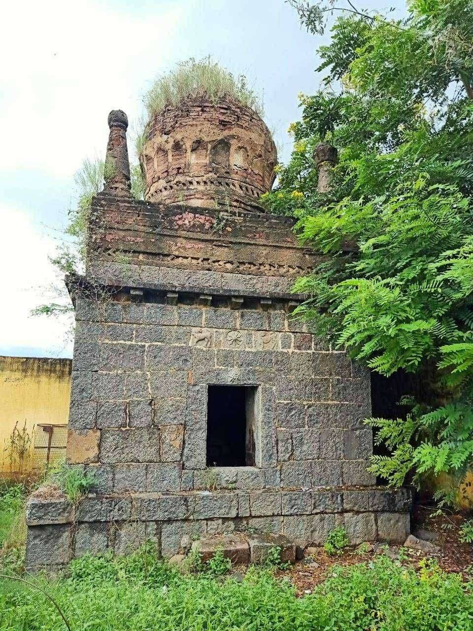 शाहूछत्रपतींचे सरदार तुकोजी लकडे यांचे स्मारक सापडले ; मरहट्टी संशोधन आणि विकास मंडळाची कामगिरी