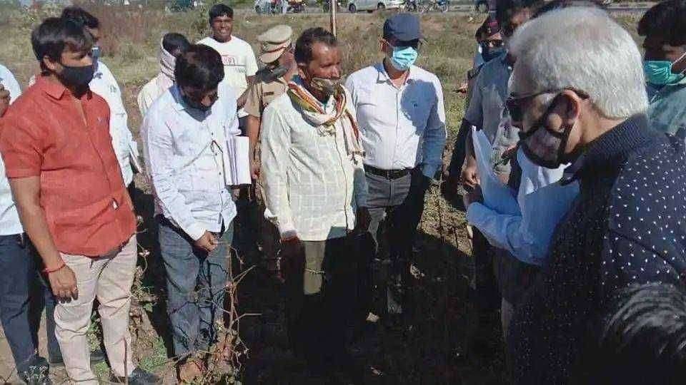 ?साहेब खर्च ही निघाला नाही, केंद्रीय पथकापुढे अतिवृष्टीग्रस्थ शेतकऱ्यांनी मांडल्या व्यथा