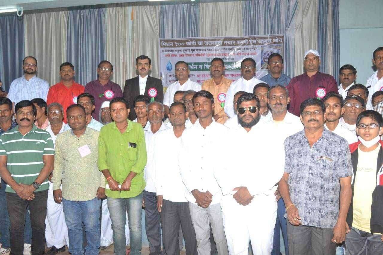 चाळीसगाव येथे मिशन पाचशे कोटी लिटर जलसाठा अभियान अंतर्गत मार्गदर्शन व विचार मंथन कार्यशाळा संपन्न तालुक्यातील पासष्ठ गावातील जलमित्रांचा होता सहभाग