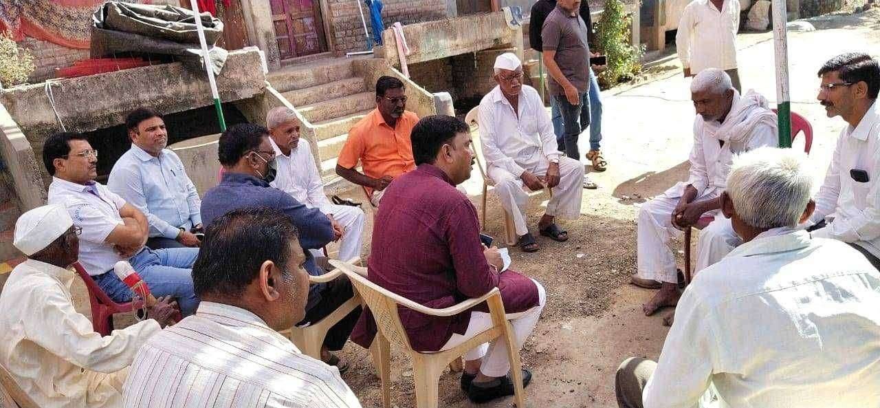 वाकडीचे शहीद जवान अमित साहेबराव पाटील यांच्या परिवाराची खासदार उन्मेश दादा पाटील यांनी घेतली सांत्वन भेट .. परिवारातील सदस्यास नोकरी साठी पाठपुरावा सुरू