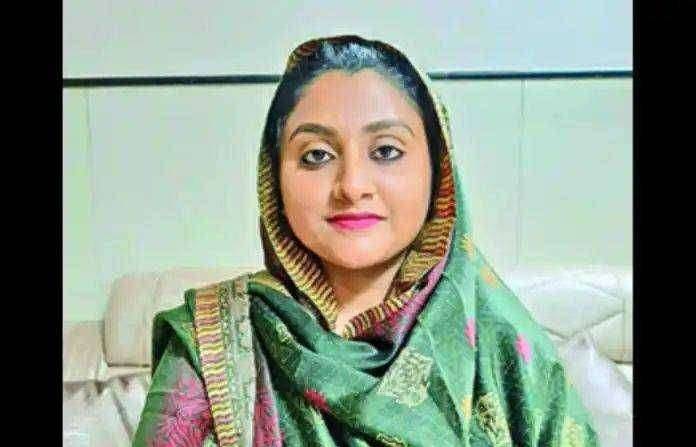 खाटीक समाजातील अफशाची गगनभरारी, समाजातील देशात पहिली पायलट होण्याचा मिळवला बहुमान