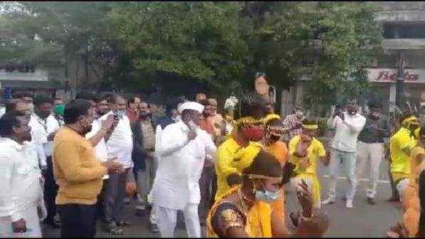 म विधानसभा उपाध्यक्ष ना नरहरी झिरवाळ यांनी धरला गोंडी नृत्यावर ताल