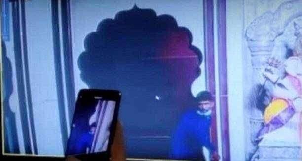 ?पुण्यातील शारदा गजानन मंदिरात चोरी, घटना CCTV मध्ये कैद