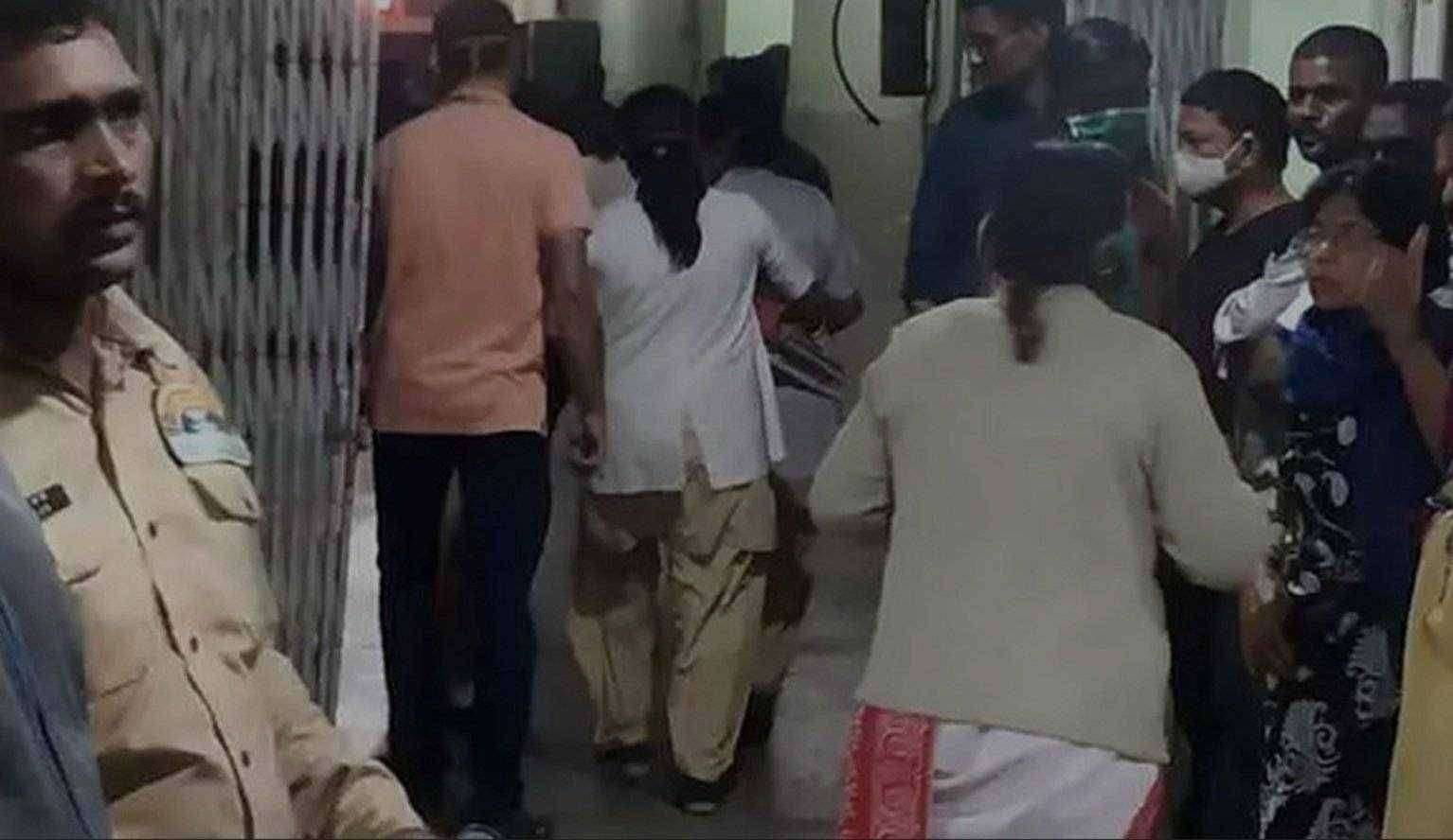 ?महाराष्ट्र हादरला ! भंडाऱ्यात नवजात शिशु केअर युनिटला आग..!10 बालके दगावली..चौकशी समिती स्थापन.3 दिवसात अहवाल करणार सादर..