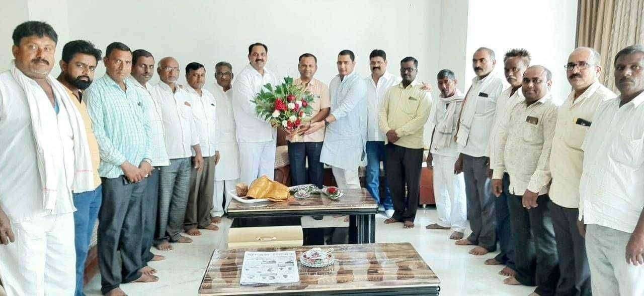 जळोद ग्रामपंचायत सदस्यांनी आमदार अनिल पाटील यांची घेतली भेट.