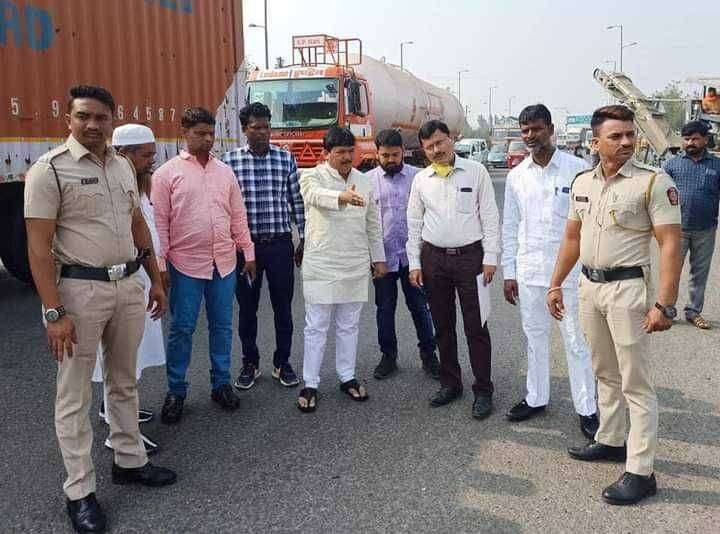 राष्ट्रीय महामार्ग क्रमांक -३ वर असलेल्या समस्यांची आमदार फारूक शाह यांच्याकडून पाहणी. स्थानिकांच्या समस्या महिन्याभरात सोडविल्या नाही तर टोल वसूली बंद पाडणार....