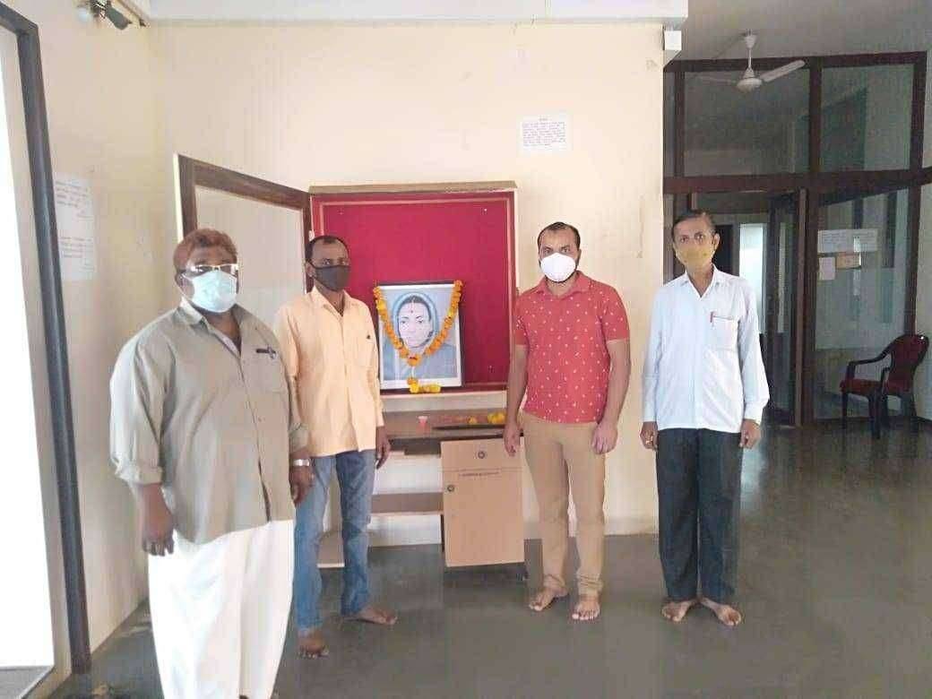 खामसवाडी येथे सावित्रीबाई फुले यांची जयंती उत्साहात साजरी