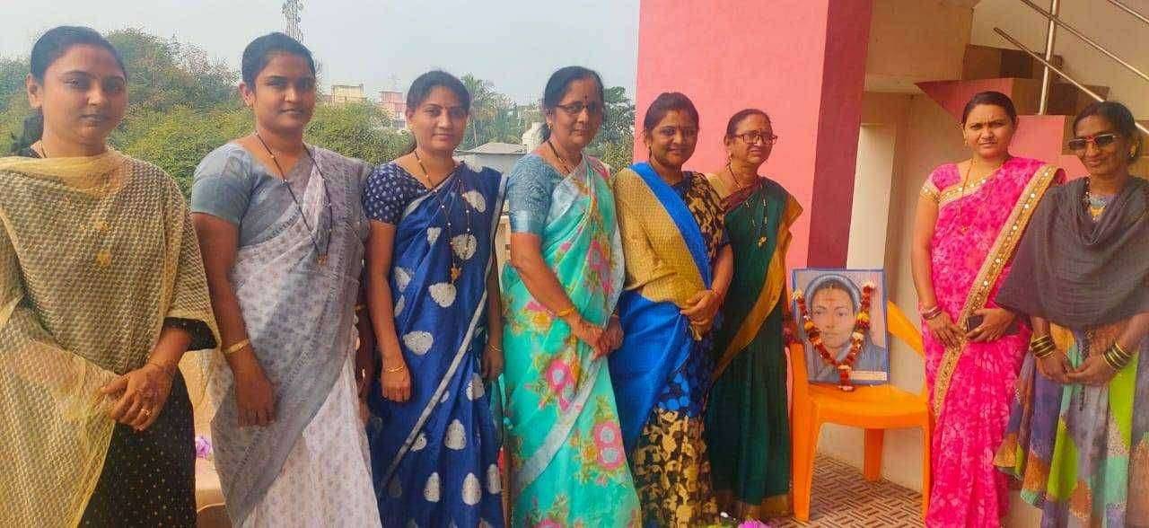 सावित्रीबाई फुले जयंतीनिमित्त नारीशक्ती गृप तर्फे महिला शिक्षिकांचा सन्मान