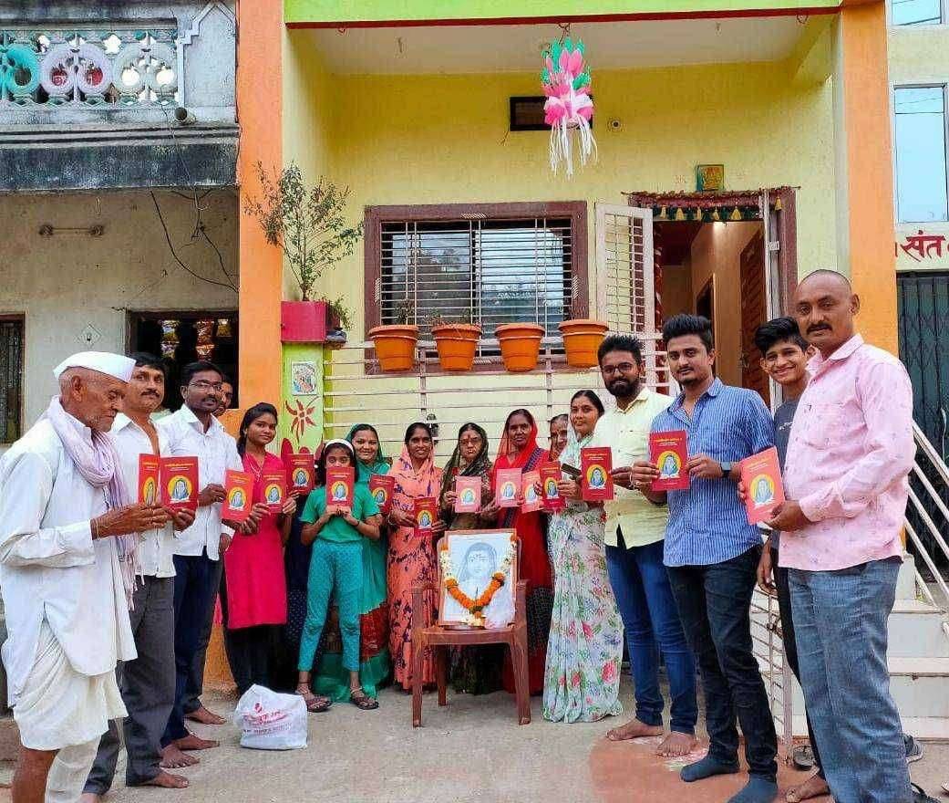 कामतवाडीत युवक काँग्रेस व ग्रामस्थांच्या सहभागातून सावित्रीमाईंचा जन्मोत्सव साजरा..