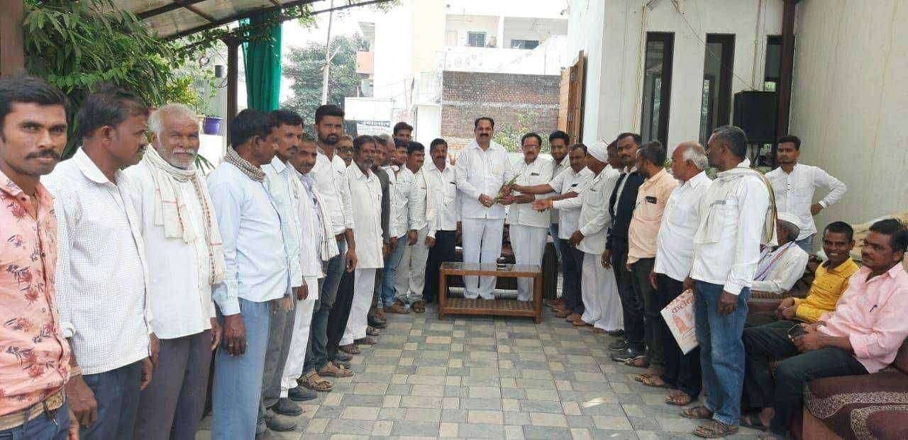 एकतास, दापोरी व टाकरखेडा ग्रामपंचायत सदस्यांनी आमदार अनिल पाटील यांची घेतली भेट. मतदारसंघात 21 ग्रा पं बिनविरोध झाल्याने ग्रामस्थांचे मानले आभार.