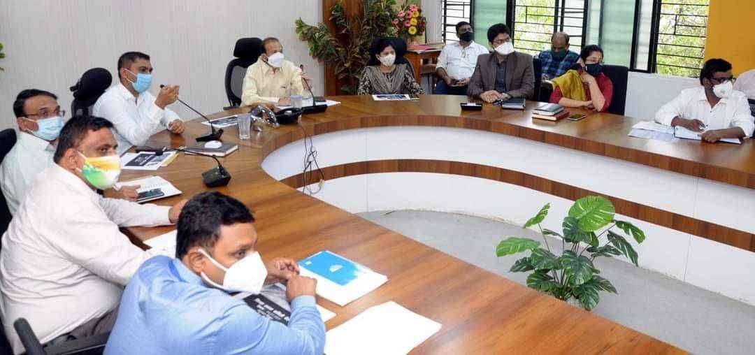 पालकमंत्र्यांच्या अध्यक्षतेखाली जिल्हा दक्षता समितीची बैठक संपन्न