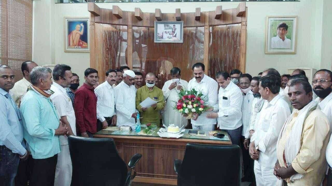 सकल धनगर समाज प्रतिष्ठानला न.पा.चा खुला भूखंड विकसित करण्यासाठी आमदार अनिल पाटील यांच्याकडून १५ लाखांचा निधी.