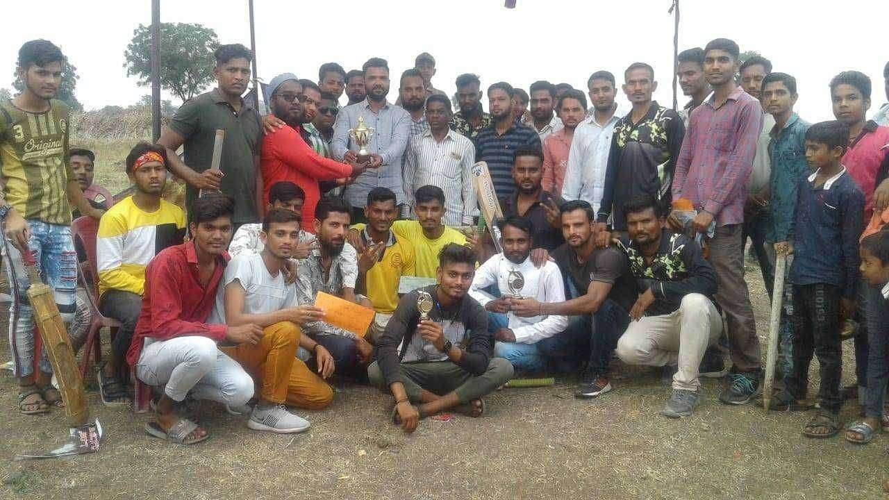 फैजपूर शहरात आयोजित एम ए चषक आठ दिवसीय क्रिकेट टूर्नामेंट चा बक्षीस वितरण