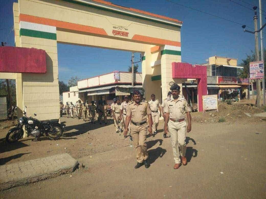 ग्रामपंचायत निवडणुकीच्या अनुषंगाने किल्लारी पोलिसांचे लामजना येथे पथसंचलन