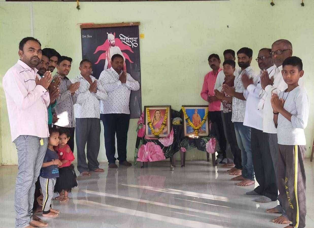 मोठे वाघोदा येथे स्वामी विवेकानंद व जय जिजाऊ माता जयंती निमित्त अभिवादन...