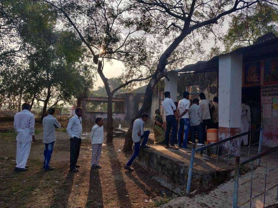 ?️अमळनेर कट्टा..ग्राम पंचायत ब्रेकिंग..4 वाजेपर्यंत 68% मतदान..!किरकोळ वाद वगळता कुठेही अनुचित प्रकार न होता मतदान प्रक्रिया शांततेत ..!