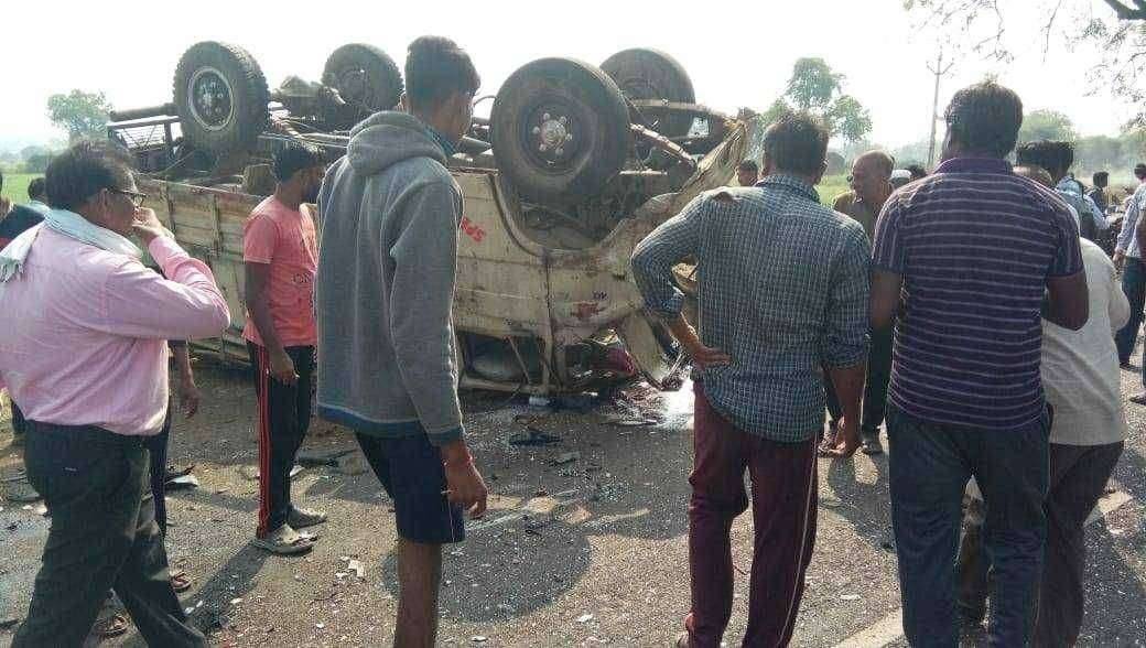 मॅक्सिमो व पिकअप मध्ये चिखलगाव कापशी च्या मधात अपघात २ जागीच ठार ३ गंभीर जखमी...