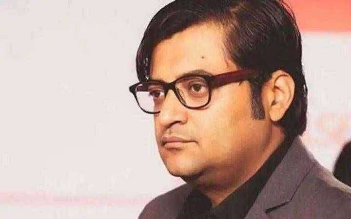 ? Big Breaking..अर्णब गोस्वामी ' चॅट ' प्रकरण : माजी मुख्यमंत्री नी केली चौकशीची मागणी