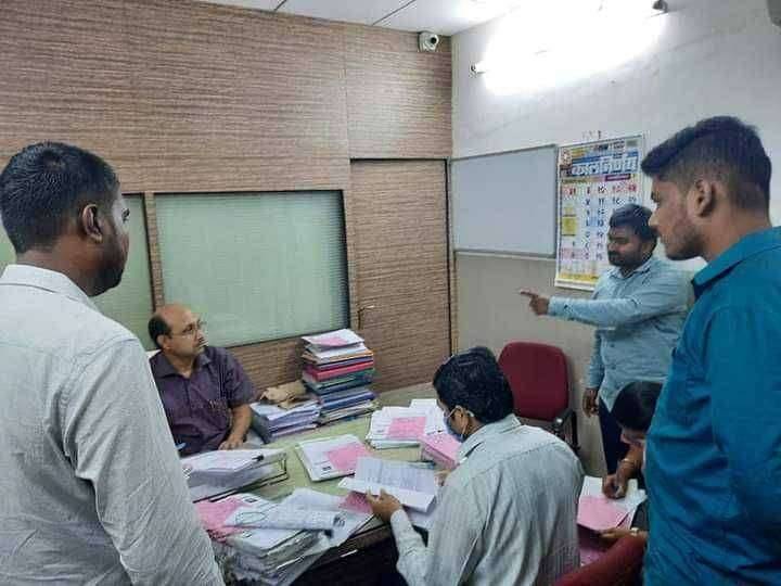 अभाविप चे जात पडताळणी कार्यालयासमोर आंदोलन