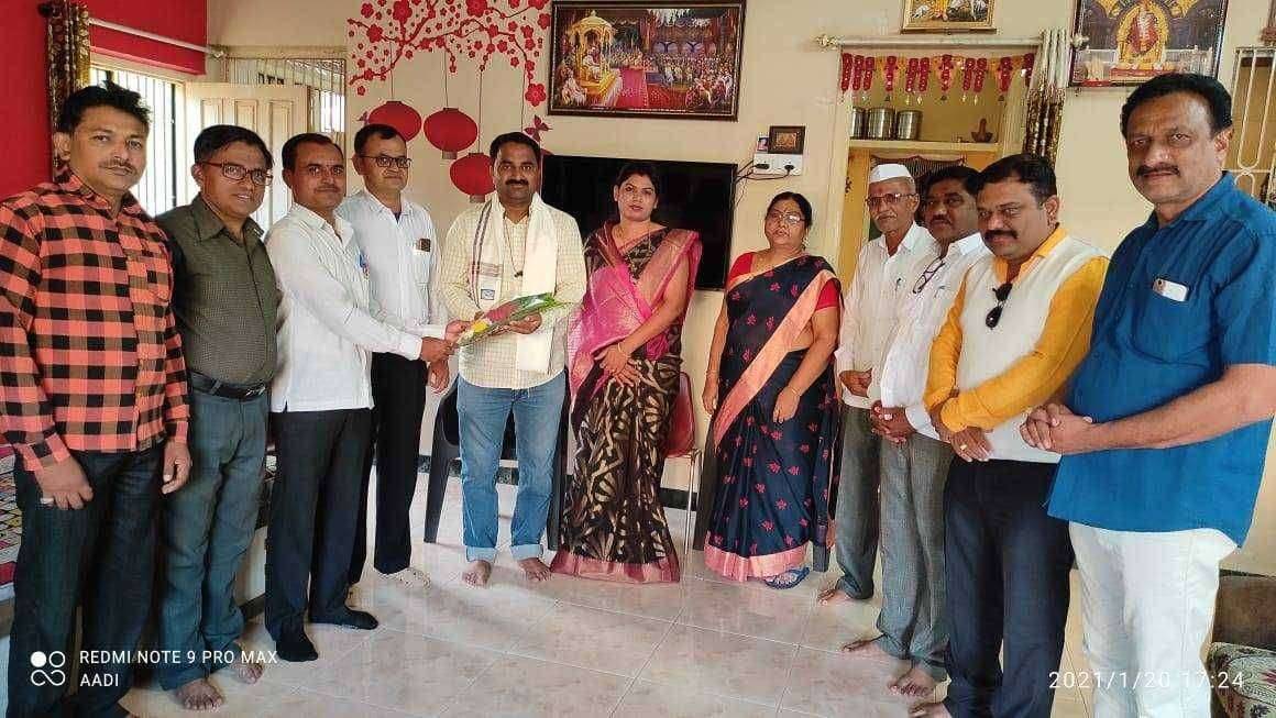 ?️अमळनेर कट्टा..हिंदी अध्यापक मंडळाच्या वतीने आशिष शिंदे यांचा सत्कार..