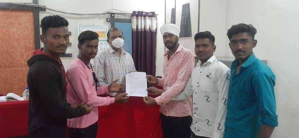 जय रावण प्रतिष्ठान महा राज्य संघटने तर्फे चोपडा येथे तहसीलदार साहेबांना निवेदन देण्यात आले...