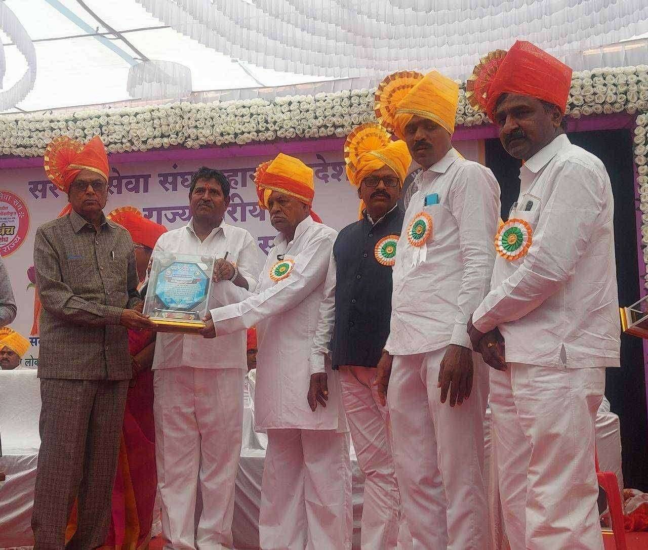 कासोदा येथील नुरुद्दीन मुल्लाजी मान नेतृत्वाचा सन्मान कर्तुत्वाचा आदर्श पत्रकारिता पुरस्काराने सन्मानित..