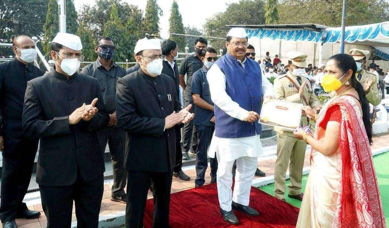 चंद्रपूर जिल्ह्याच्या विकासाकरिता कटिबद्ध : पालकमंत्री विजय वडेट्टीवार