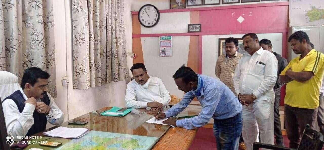 ?️अमळनेर कट्टा..अन्यायग्रस्त शेतकऱ्याला न्याय मिळावा म्हणून सामाजिक कार्यकर्ते सचिन खंडारे यांचा पुढाकार