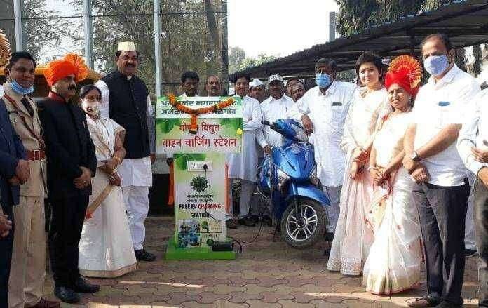 ?️ अमळनेर कट्टा अमळनेर शहरात उभारण्यात आले ई-बाईक व कार साठी मोफत चार्जिंग स्टेशन माझी वसुंधरा अभियान अंतर्गत नगरपरिषदेचा उपक्रम लोकनियुक्त नगराध्यक्षा व आजी माजी आमदारांची उपस्थिती