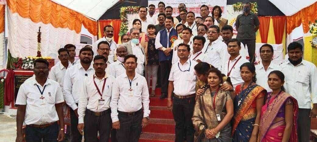 चिमूरच्या मातीतून वरिष्ठ अधिकारी घडावे - पालकमंत्री विजय वडेट्टीवार स्पर्धा परीक्षेच्या अभ्यासासाठी सर्व सुविधायुक्त ई-लायब्ररी