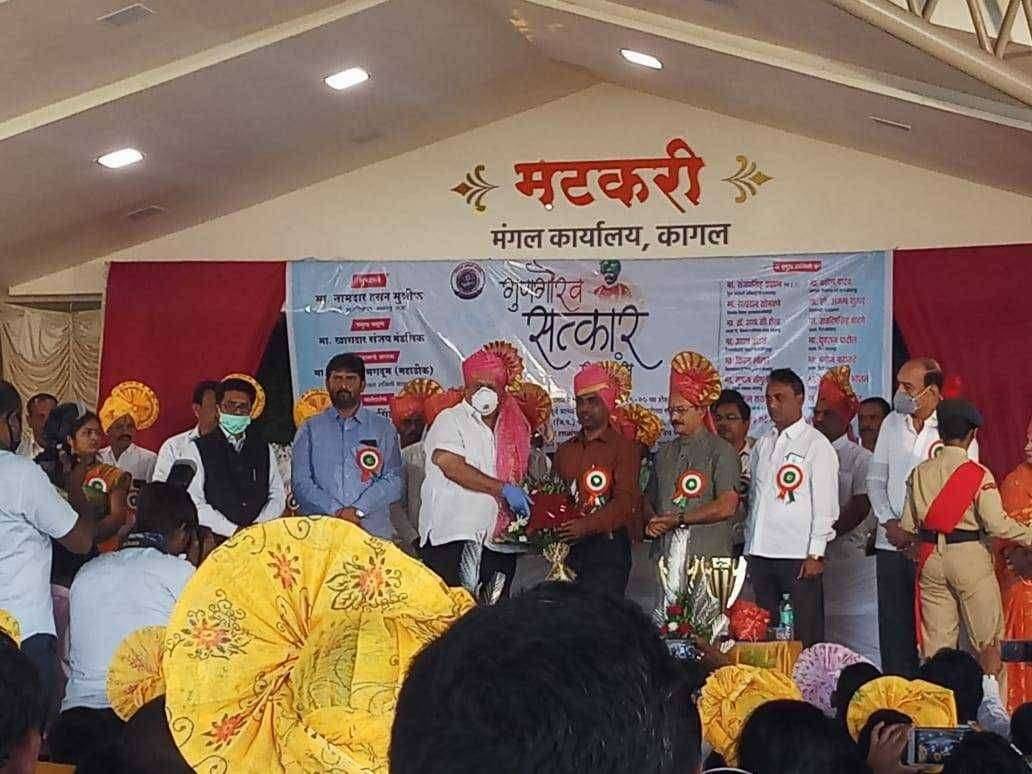 कागलमध्ये ग्लोबल टीचर रणजीतसिंह डीसले यांचा सत्कार,डीसले सरांचे कार्य समाजाला आदर्शवत ग्रामविकास मंत्री हसन मुश्रीफ यांचे प्रतिपादन.....