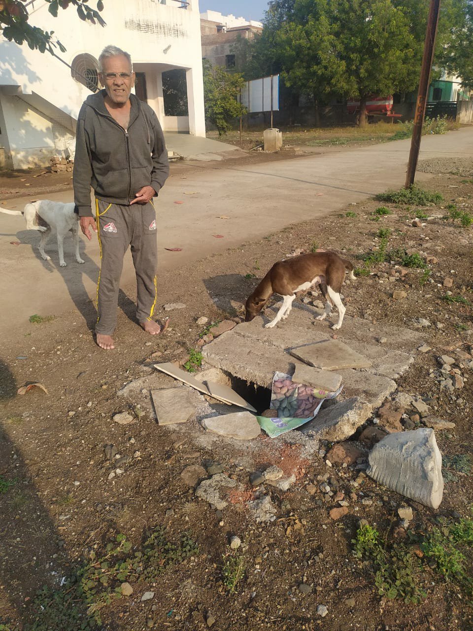 ?️अमळनेर कट्टा...निकृष्ट दर्जाचे काम करणाऱ्या ठेकेदाराच्या कामांना जबाबदार कोण..? ओल्या बांबूचे फटके काढले जातील..!