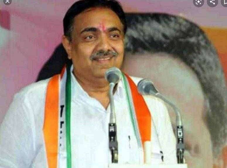 मन्याडच्या पाटचारीतून ब्राम्हणशेवगे पाझर तलावात पाणी सोडावे : जलसंपदा मंत्री जयवंतराव पाटील यांच्या कडे ग्रामस्थांचे साकडे :संवाद यात्रेप्रसंगी दिले निवेदन