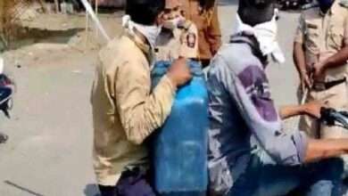 ?संतापजनक..पोलिसांनी घेतला लॉकडाऊनचा गैरफायदा...शेतकऱ्यांना मारहाण